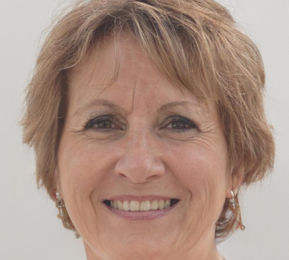 Raissa, founder of Moriven, arranging flowers